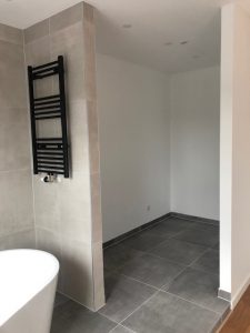 Vloertegels leggen